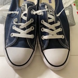 Women's converse, excellent condition, size 9.5